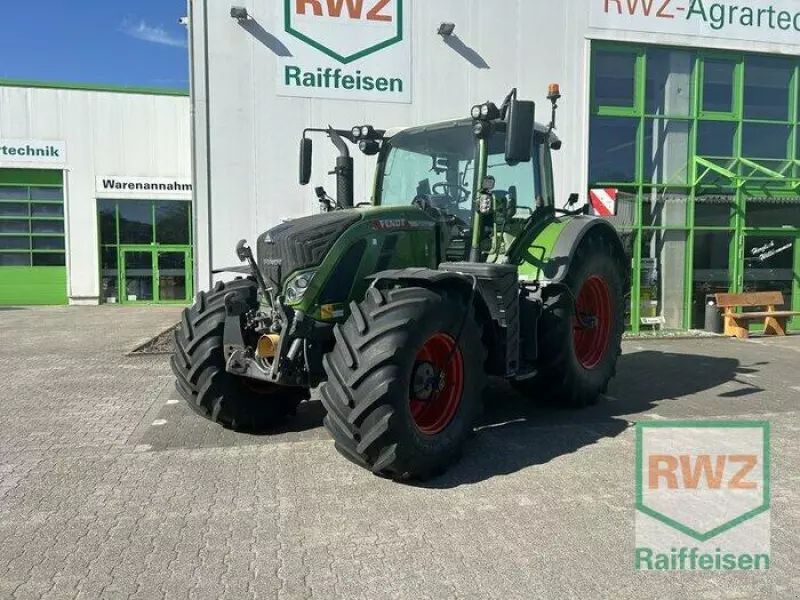 E-FARM: Fendt 724 Vario ProfiPlus - Traktor - id QPLTB8H - 169.900 € - Produktionsår: 2021 - Motortimer: 2.520,Motoreffekt (HP): 241,Tyskland