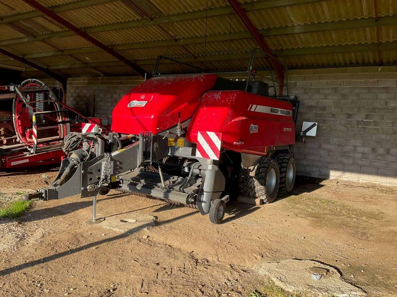 E-FARM: Massey Ferguson 2270 xd - Baler - id NTRKGRS - Year of construction: 2019 - Total number of bales produced: 21,000,France