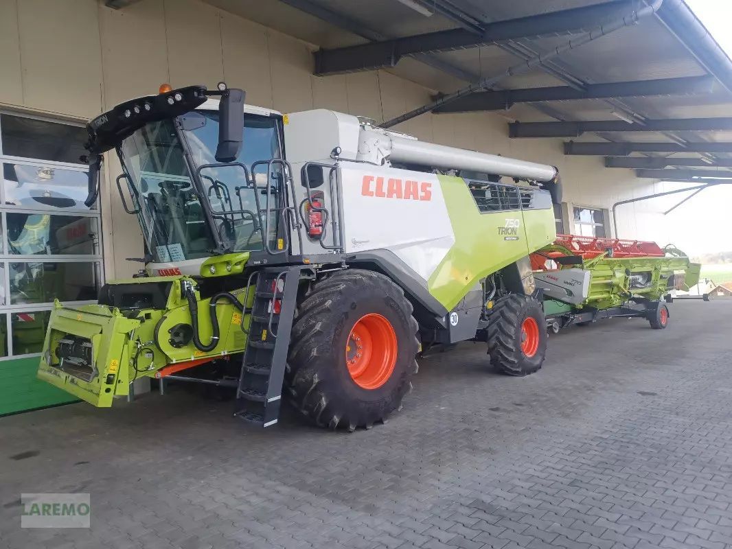 Claas Trion 750 Montana Combine harvester €303,000