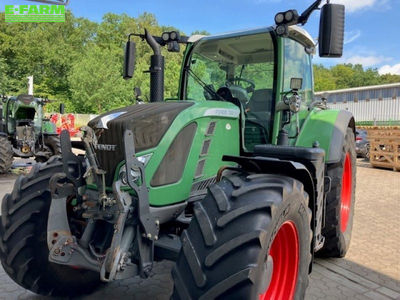 E-FARM: Fendt 720 Vario - Τρακτέρ - id 8PRNGID - 64.000 € - Χρονία: 2011 - Μετρητής ωρών: 11.800,Ισχύς κινητήρα: 200,Γερμανία