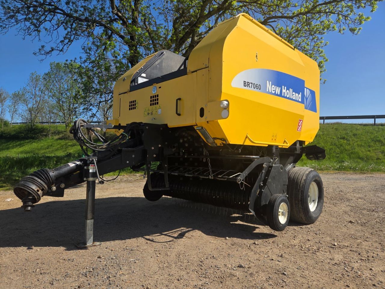 New Holland T 7060 Baler