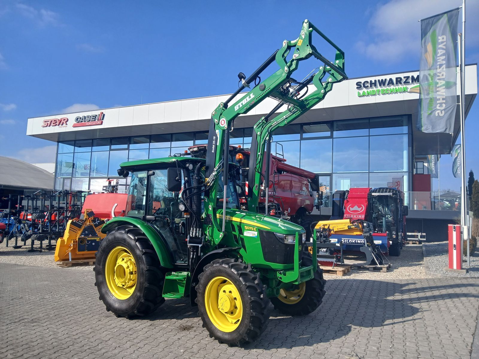 E-FARM: John Deere 5075 E - Traktor - id LNZSYH2 - 49.358 € - Baujahr: 2020 - Abgelesene Motorstunden: 177,Motorleistung (PS): 75,Österreich