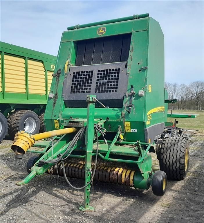 E-FARM: John Deere 592 - Ballenpresse - id FD3MS7C - 18.101 € - Baujahr: 2007 - Dänemark