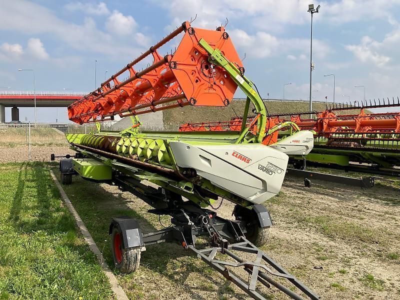 Claas Vario 1230 Vágóasztal 67 357 EUR