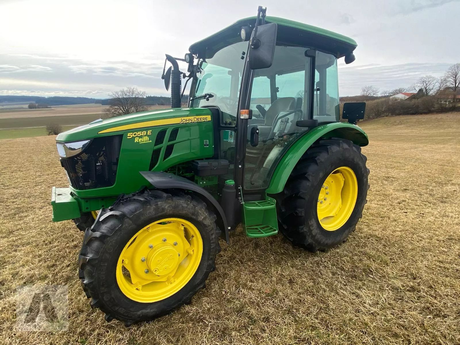 John Deere 5058 E Tractor €29,221