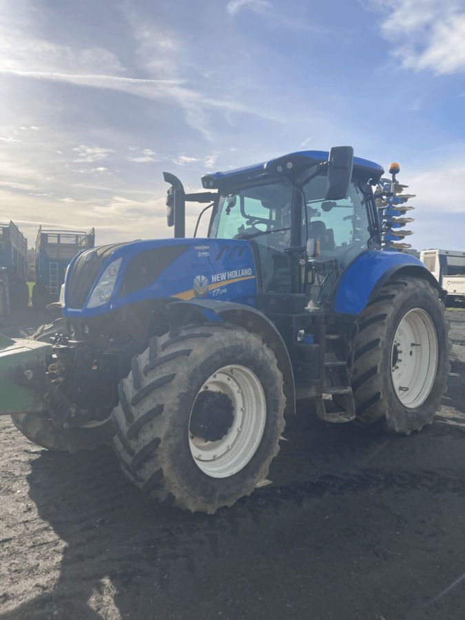 New Holland T7.245 AC Tractor €90,000