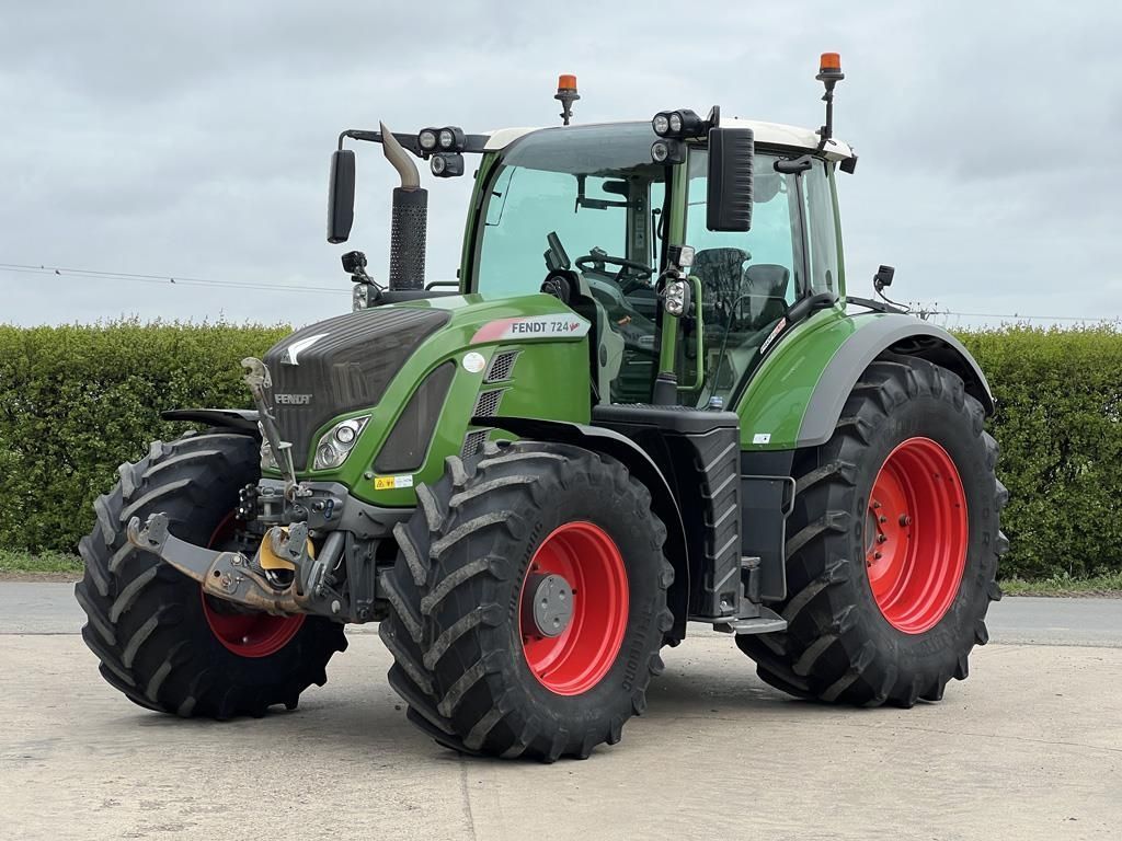Fendt 724 Vario Traktorius 97 320 €