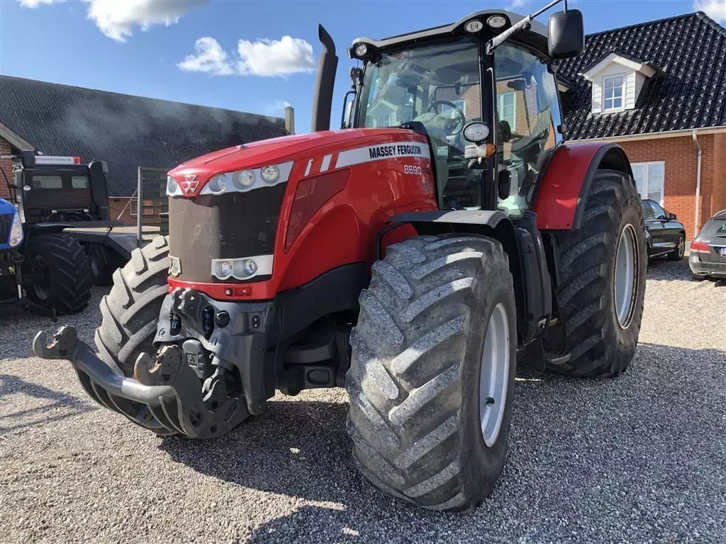 E-FARM: Massey Ferguson 8690 - Tracteur - id 2DLA7LY - Année: 2010 - Lecture du nombre d'heure: 8 400,Puissance du moteur (chevaux): 340,Danemark