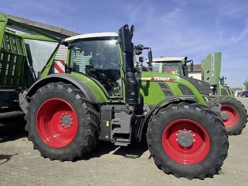 Fendt 724 Vario Profi Plus Tractor €189,000