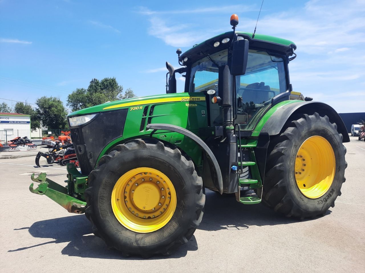 E-FARM: John Deere 7210R - Traktor - id QLWIPS2 - 70.000 € - Baujahr: 2018 - Abgelesene Motorstunden: 6.419,Motorleistung (PS): 210,Frankreich