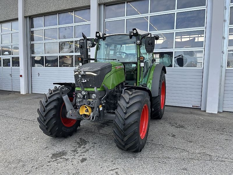 E-FARM: Fendt 209 Vario - Traktor - id QXKNHXU - 100.833 € - Baujahr: 2023 - Abgelesene Motorstunden: 15,Motorleistung (PS): 79,Österreich