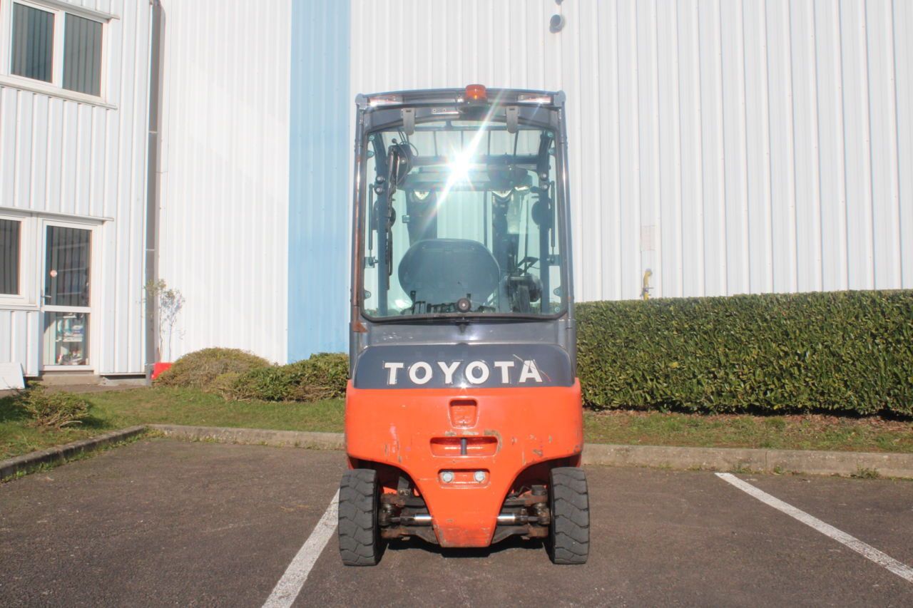 TOYOTA 8fbm18t Gabelstapler 15.000 €