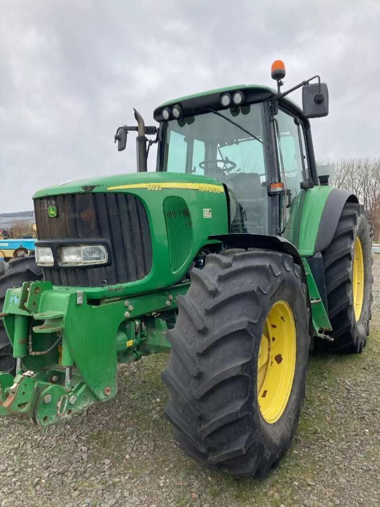 E-FARM: John Deere 6620 Premium - Tractor - id DZLBTLR - €42,000 - Year of construction: 2002 - Engine hours: 6,500,Engine power (HP): 135,France