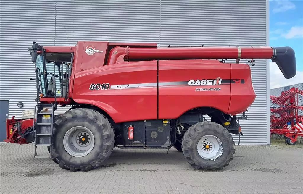 Case IH Axial-Flow 8010 Kombajn zbożowy 79 000 €