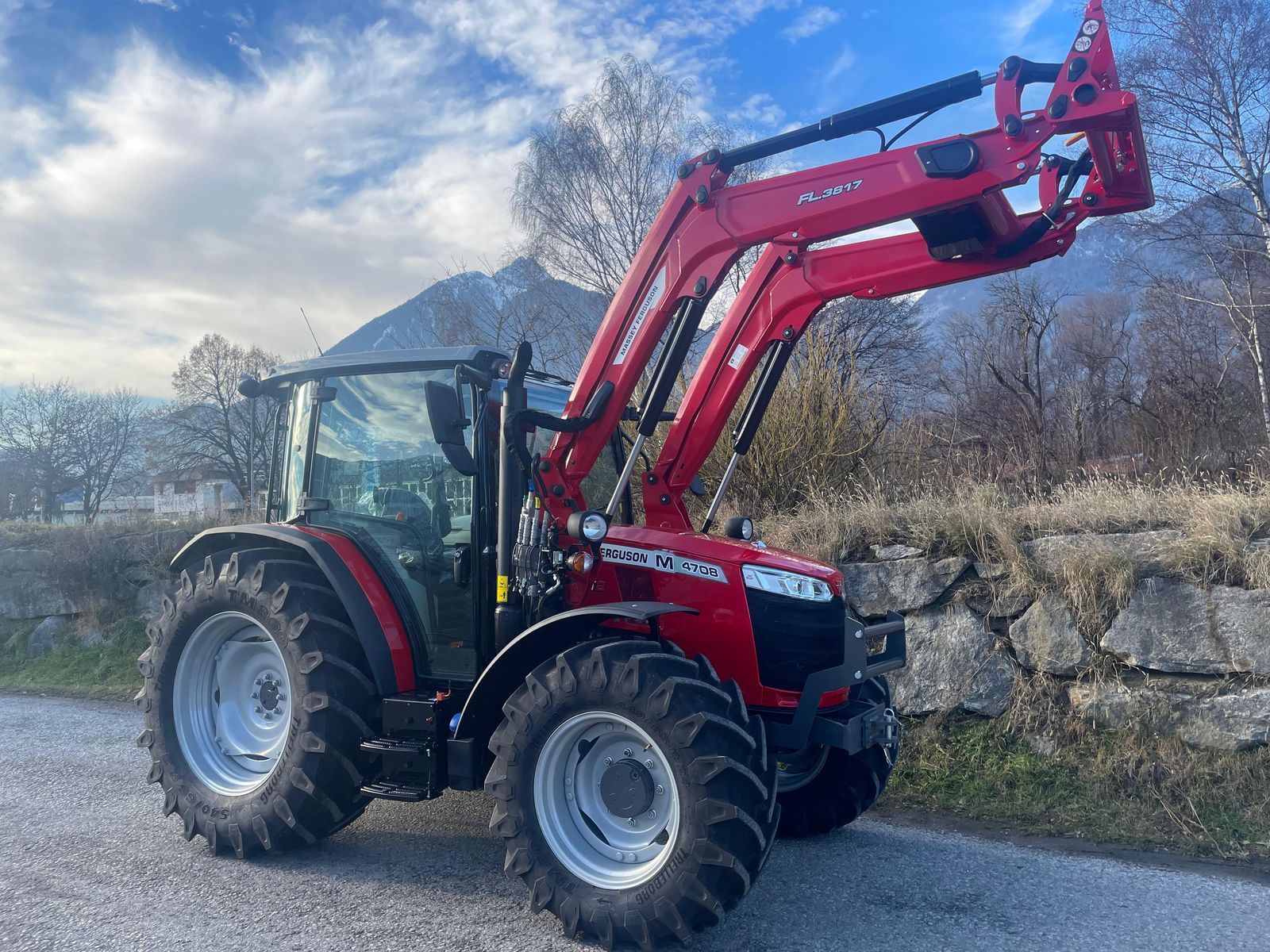 Massey Ferguson 4708 M Traktor 60 834 €