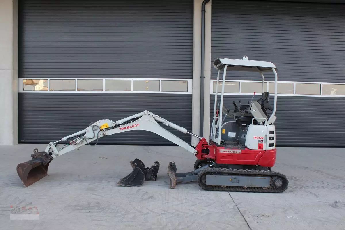 E-FARM: Takeuchi takeuchi tb 217 r minibagger - bagger - Mini excavadora  - id LIXPZYF - 24.327 € - Año: 2021 - Austria