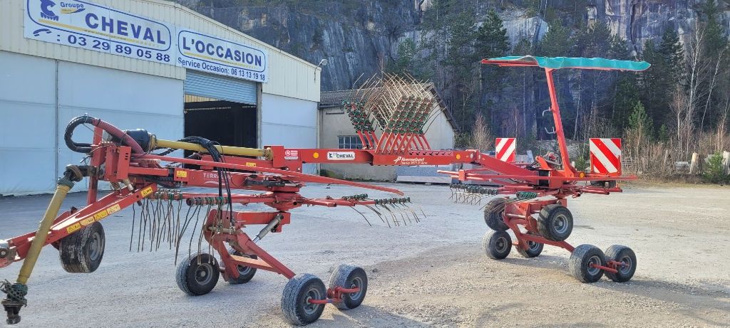 E-FARM: Kverneland 9071 s vario - Tedder - id HWLYYFV - €10,000 - Year of construction: 2011 - France