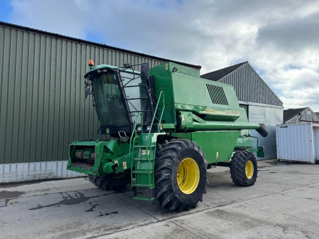 E-FARM: John Deere 1550 - Kombajn zbożowy - id EZP3MDG - 30 406 € - Rok produkcji: 2004 - Motogodziny: 1983,Moc silnika: 43,Zjednoczone Królestwo