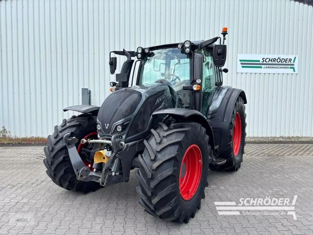 Valtra N 174 Tractor €59,885
