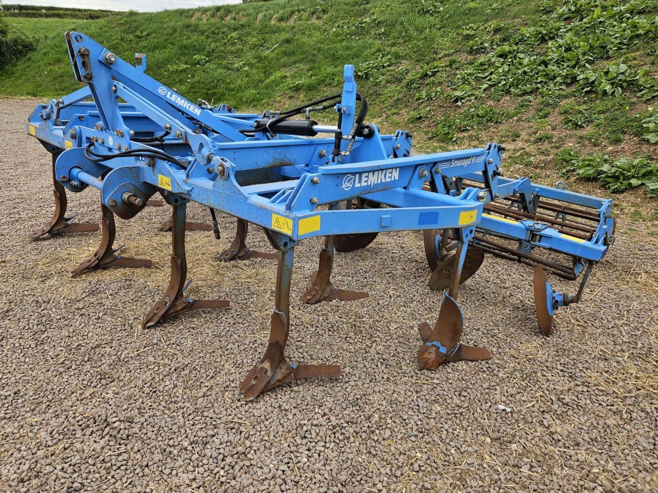 E-FARM: Lemken terradisc 4 metre folding smaragd 9 tine cultivator, 2011 - Cultivator - id GW2VDYH - €9,089 - Year of construction: 2011 - United Kingdom