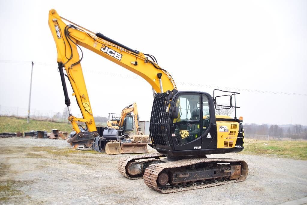 JCB js 131 lc plus js130 takeuchi tb2150 hyundai 140 Crawler excavator €37,376