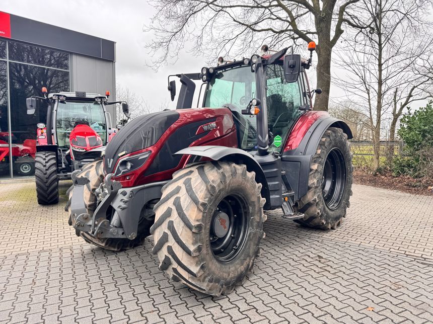 Valtra T 174 Tractor