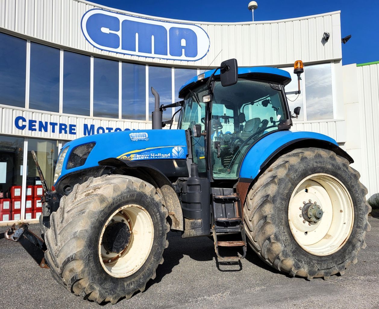 E-FARM: New Holland T7060 - Tractor - id LVM2YJU - 49.995 € - Año: 2007 - Horas: 5810,Potencia del motor: 210,Francia