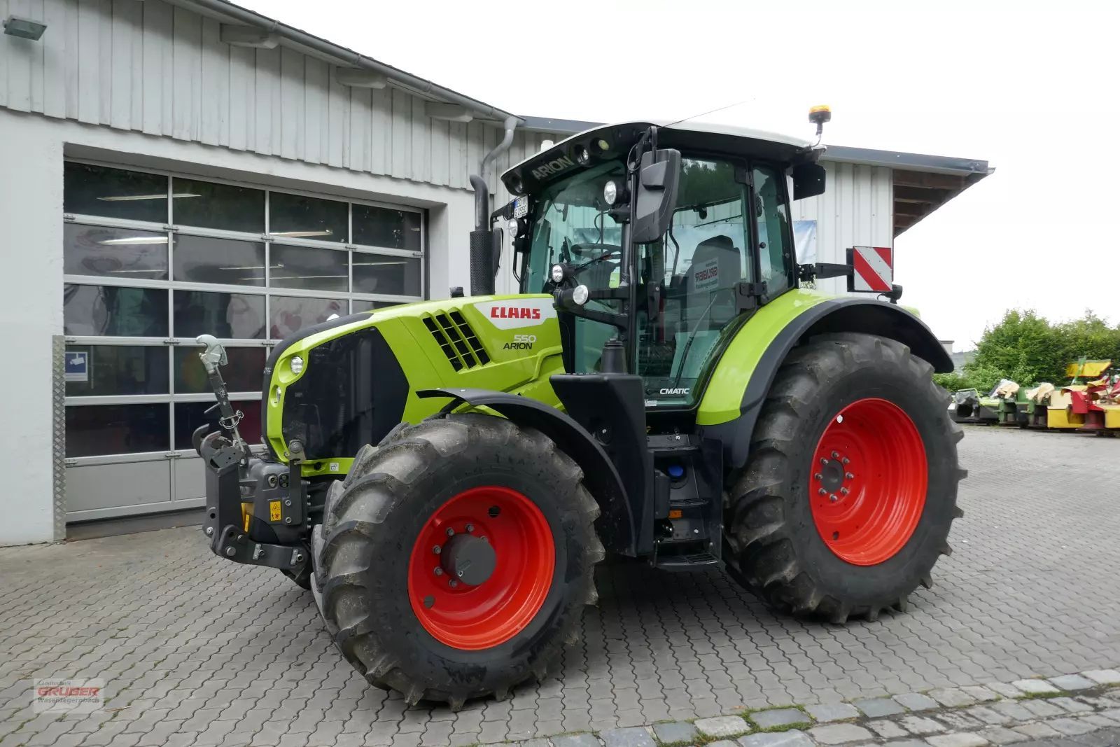 Claas Arion 550 CMATIC CEBIS Tractor €124,500