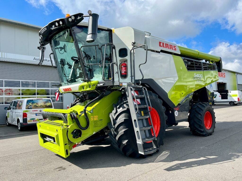 Claas Lexion 5400 Combine harvester €325,211