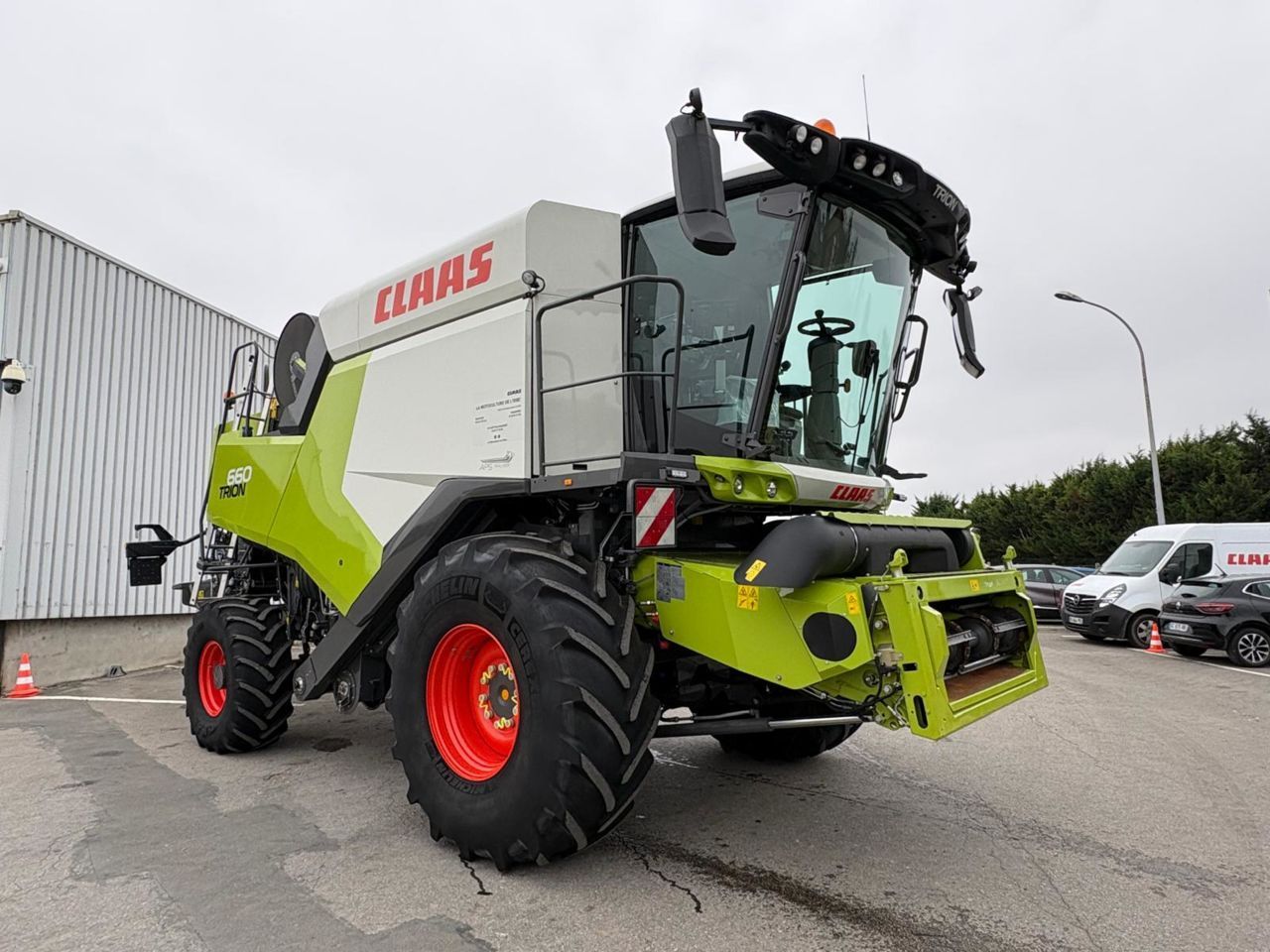 E-FARM: Claas Trion 660 - Mähdrescher - id 8RQTKYW - 259.000 € - Baujahr: 2023 - Abgelesene Motorstunden: 611,Motorleistung (PS): 408,Frankreich
