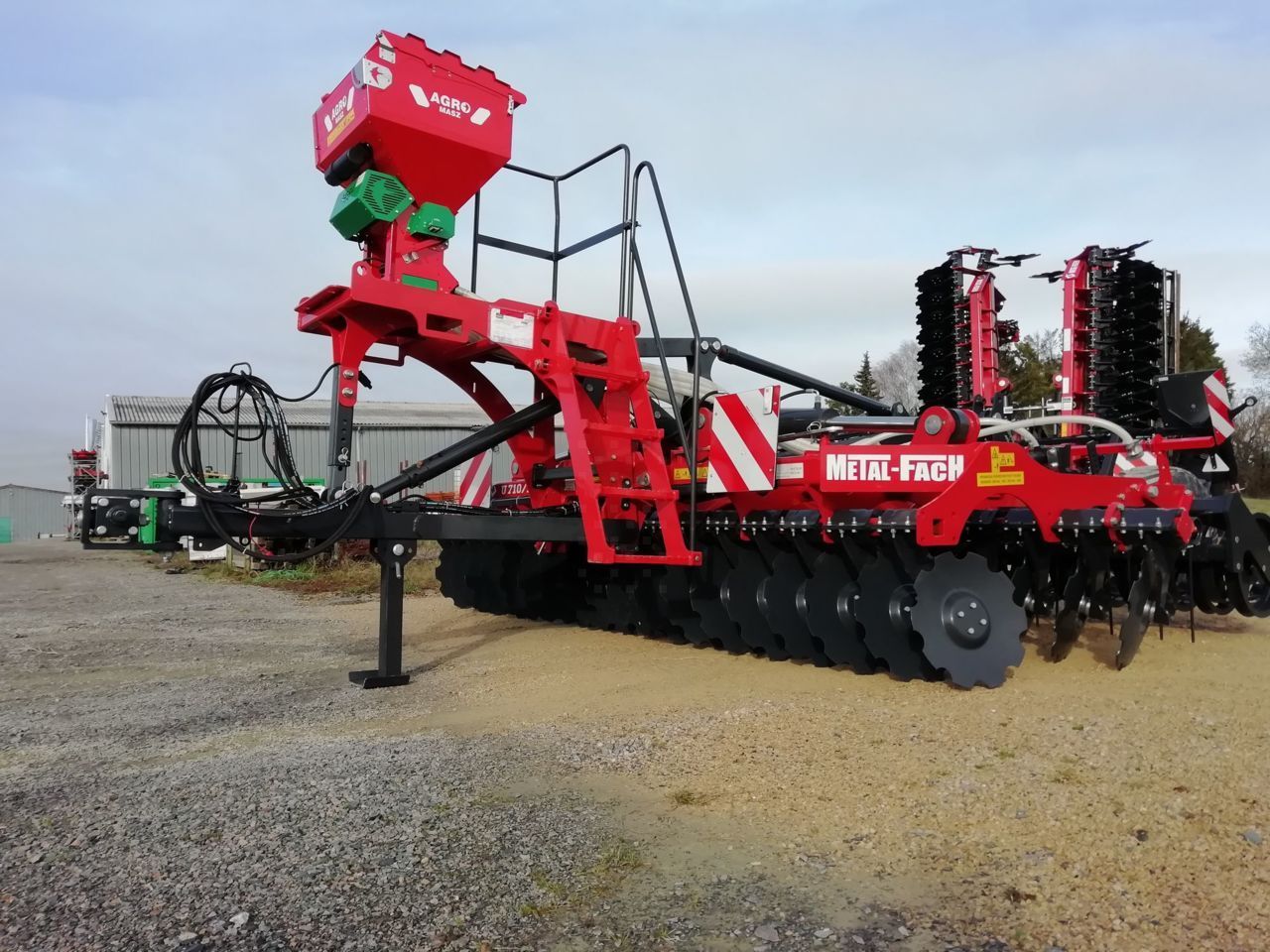 E-FARM: metal-fach metal-fach dechaumeur bizon 45 traine rouleau u-box ø500mm - Cultivateur - id KFWJT4B - 31 250 € - Année: 2023 - France