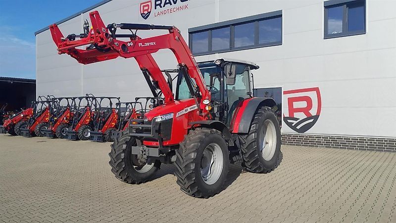 Massey Ferguson 5711 M Traktor