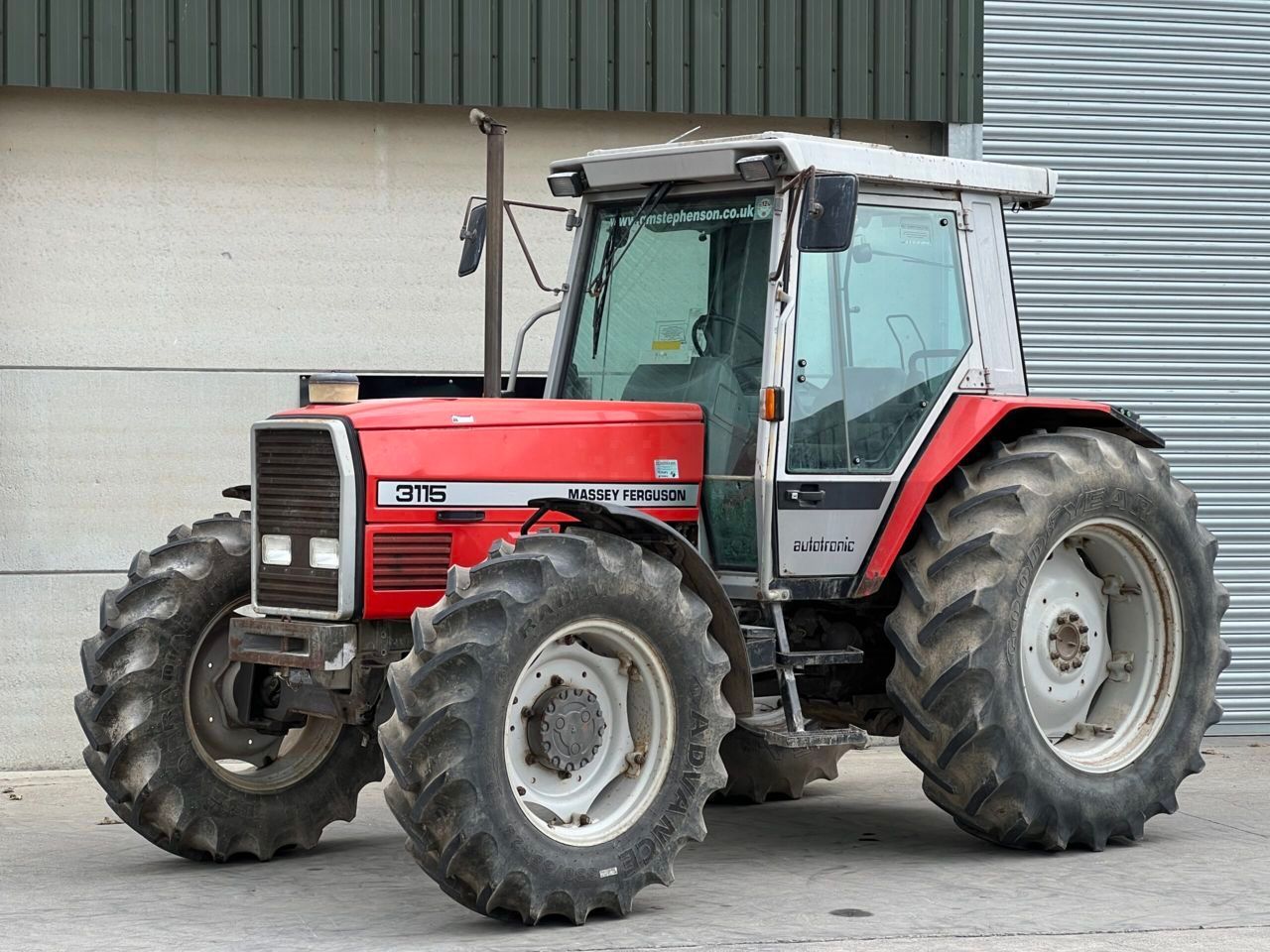 E-FARM: Massey Ferguson 3115 - Traktor - id M3QKHQC - Gyártási év: 1993 - Üzemóra (motor): 5735,Motor teljesítménye (LE): 115,Egyesült Királyság