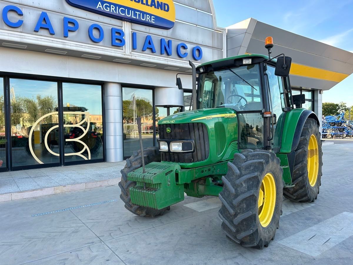 E-FARM: John Deere 6220 Premium - Tracteur - id FKIWXHV - 30 000 € - Année: 2005 - Lecture du nombre d'heure: 7 627,Puissance du moteur (chevaux): 95,Italie
