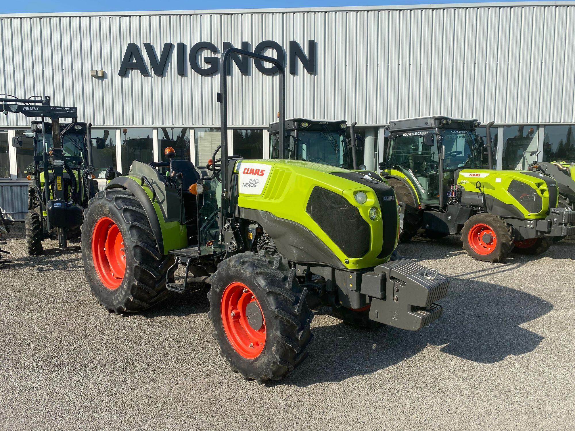 E-FARM: Claas Nexos 240 F - Tracteur - id JA1PQKB - 29 900 € - Année: 2017 - Lecture du nombre d'heure: 2 150,Puissance du moteur (chevaux): 103,France