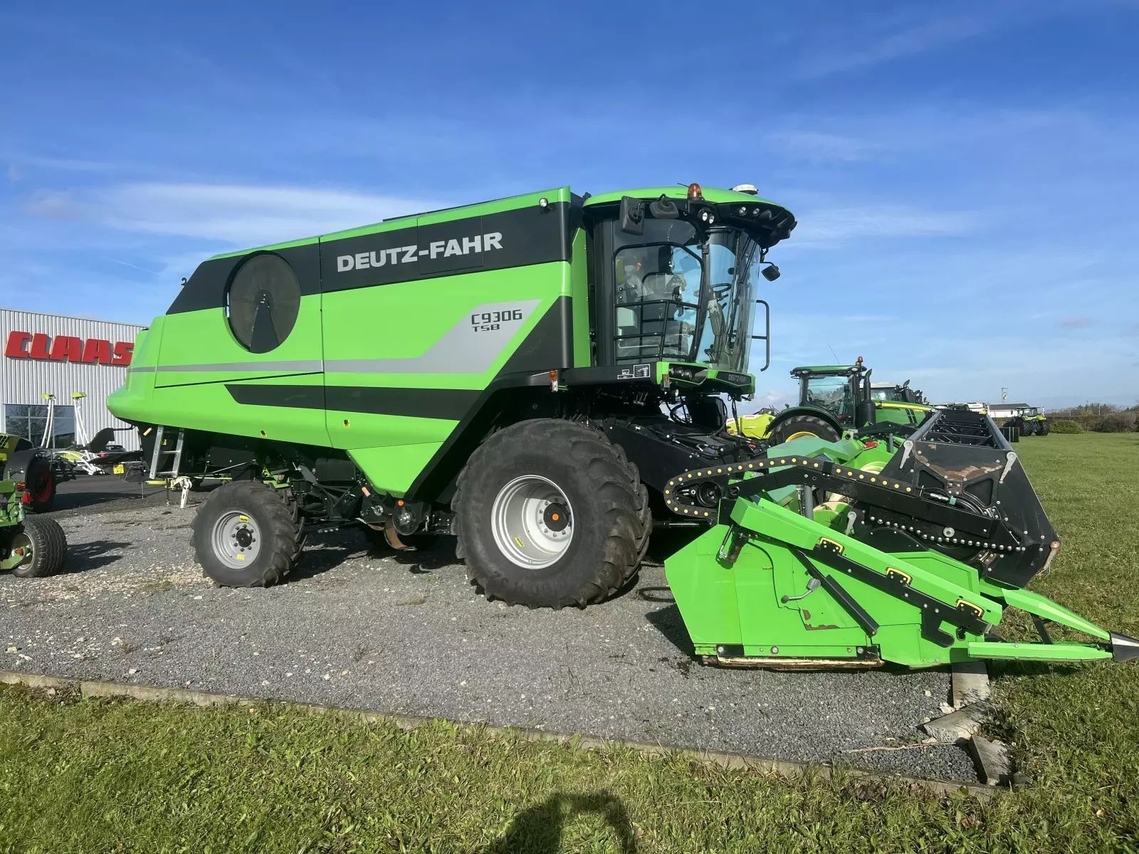 E-FARM: Deutz-Fahr C 9306 TSB - Combine harvester - id RJS26C4 - €165,000 - Year of construction: 2019 - France