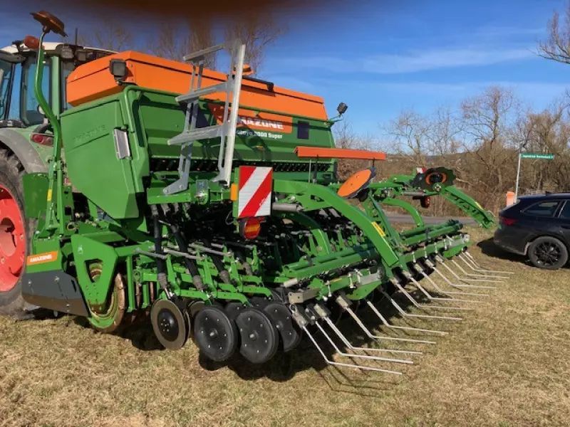 E-FARM: Amazone KG 3001 Super - Siewnik rzędowy/agregat uprawowo-siewny - id TH3RCKM - 36 500 € - Rok produkcji: 2016 - Niemcy
