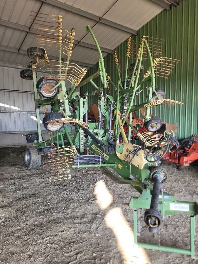 E-FARM: Krone Swadro TC 880 - Karuzelowy przetrząsacz do siana - id W5BA1HW - 16 900 € - Rok produkcji: 2016 - Francja