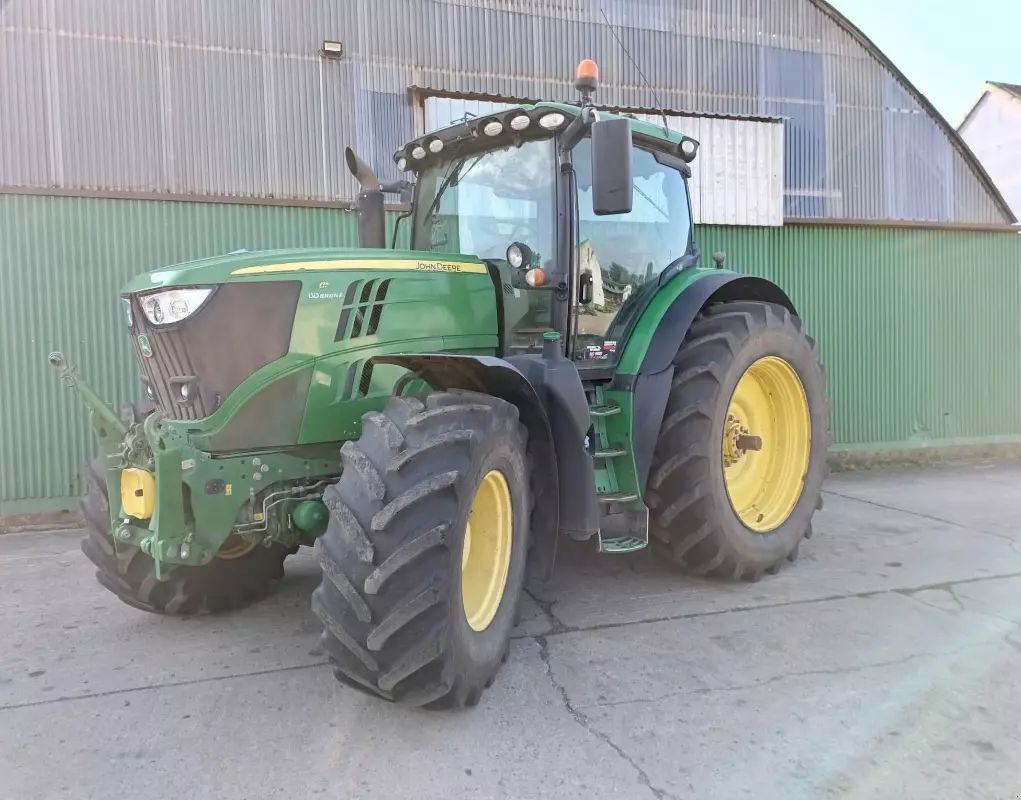 E-FARM: John Deere 6215 R - Tractor - id XVDDIPA - €57,000 - Year of construction: 2015 - Engine hours: 9,055,Engine power (HP): 215,Germany