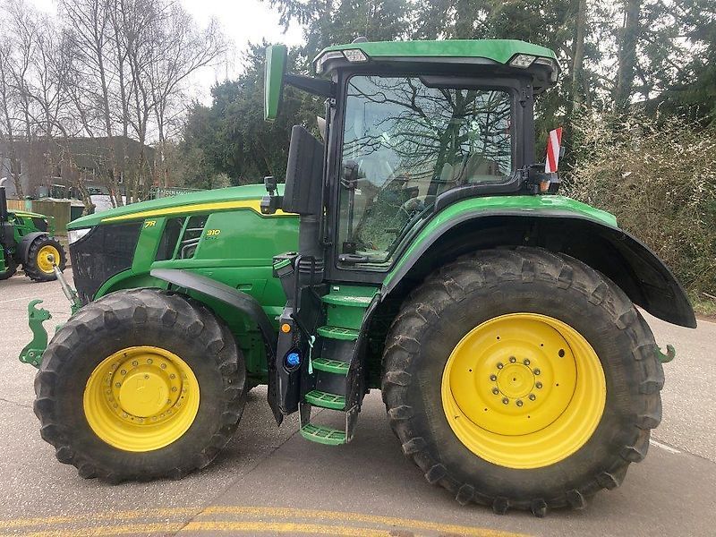 E-FARM: John Deere 7R 310 - Tractor - id MIIBAT2 - 185.437 EUR - Anul: 2022 - Citeste ore: 2.405,Muterea motorului: 310,Regatul Unit