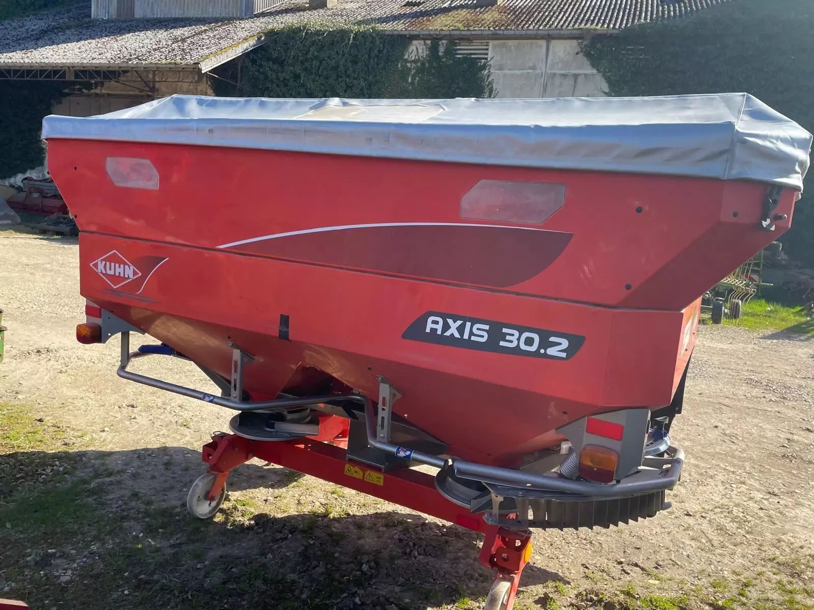 E-FARM: Kuhn axis 30.2 c - Fertiliser spreader - id GDNC1TB - €7,500 - Year of construction: 2018 - France