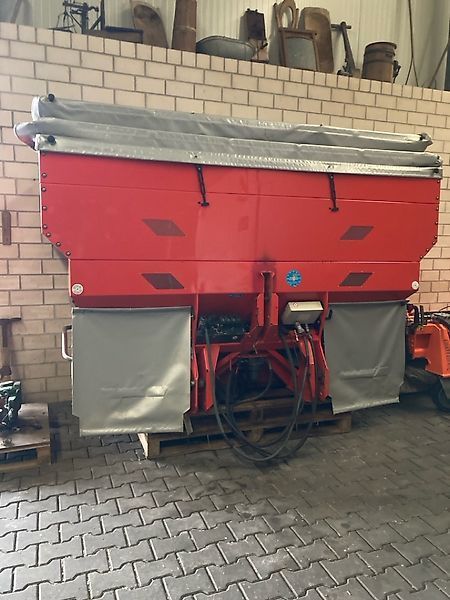 Rauch axera h/emc **kundenauftrag** Fertiliser spreader €5,500