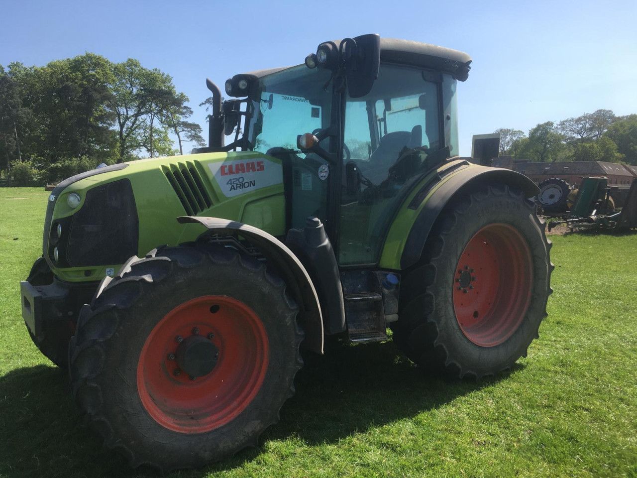 E-FARM: Claas Arion 420 - Traktor - id S2FATNR - 53 075 € - Rok produkcji: 2019 - Motogodziny: 2094,Moc silnika: 100,Zjednoczone Królestwo