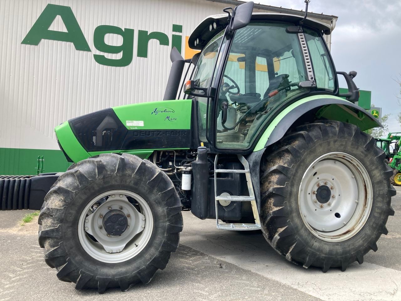 E-FARM: Deutz-Fahr Agrotron M410 - Tracteur - id NWX6FVT - 39 000 € - Année: 2011 - Lecture du nombre d'heure: 3 700,Puissance du moteur (chevaux): 130,France