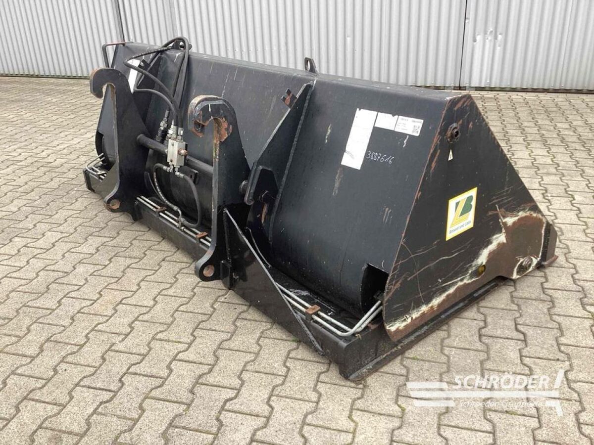 E-FARM: Bressel und Lade m 2,60m hochkippschaufel / volvo aufn. - Anbaugerät - id EMRKZTL - 4.985 € - Baujahr: 2020 - Deutschland