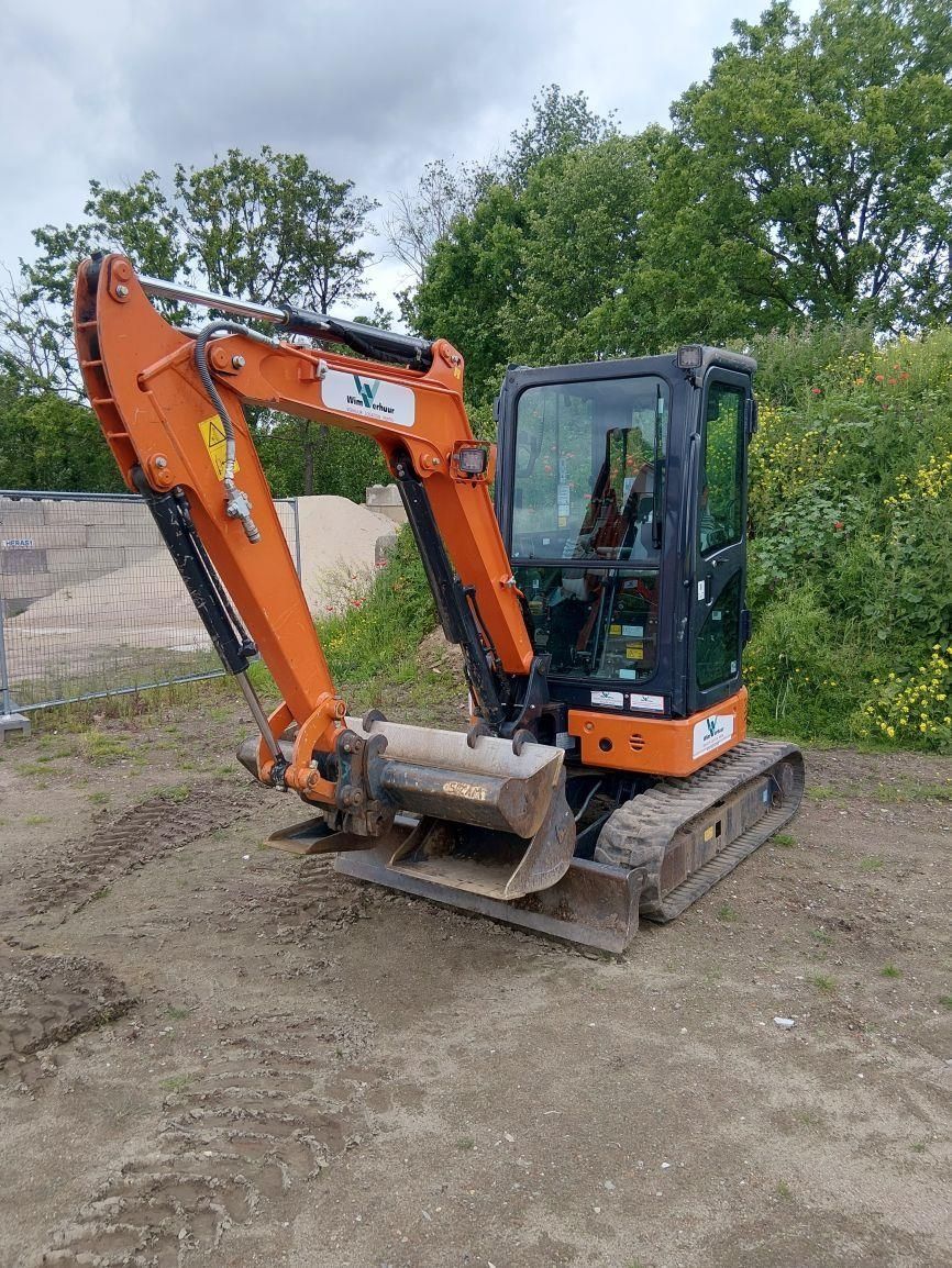 Hitachi ZX26U-6 Мини-экскаватор 30 000 €
