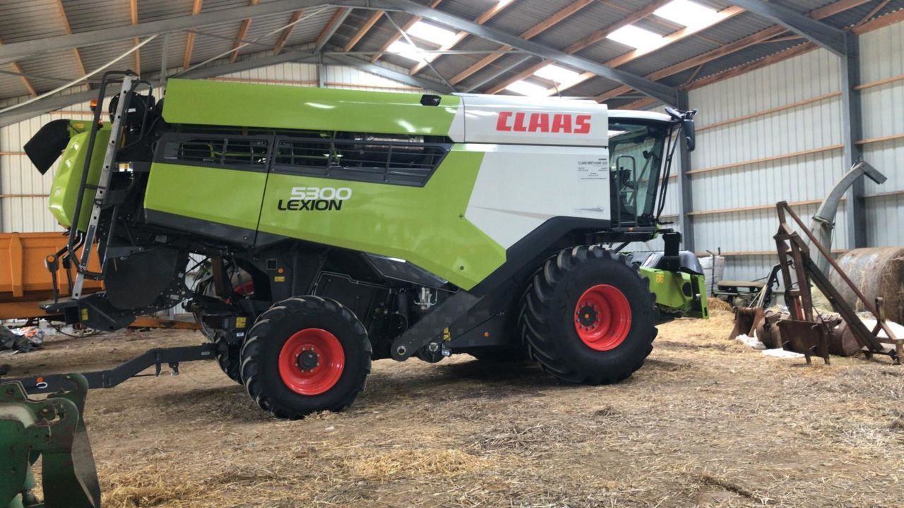 Claas Lexion 5300 Combine harvester €200,000