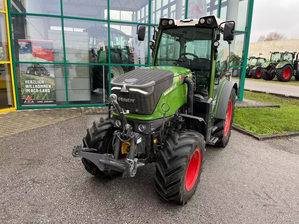 Fendt 211 F Vario Tractor €107,000