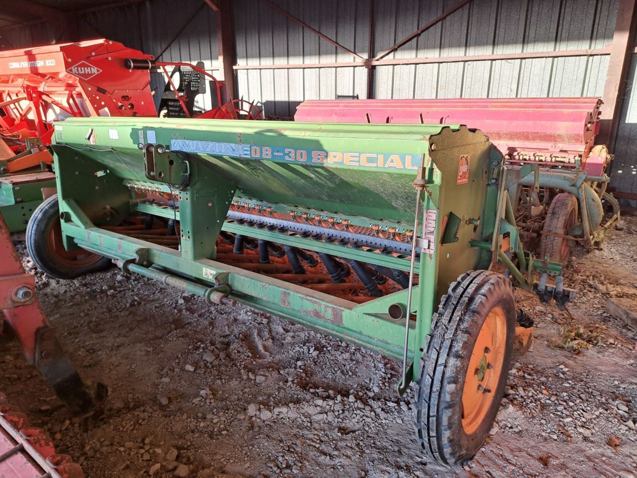 E-FARM: Amazone d8-30 special - Semoir - id QJUK3AQ - 3 500 € - Année: 2000 - France