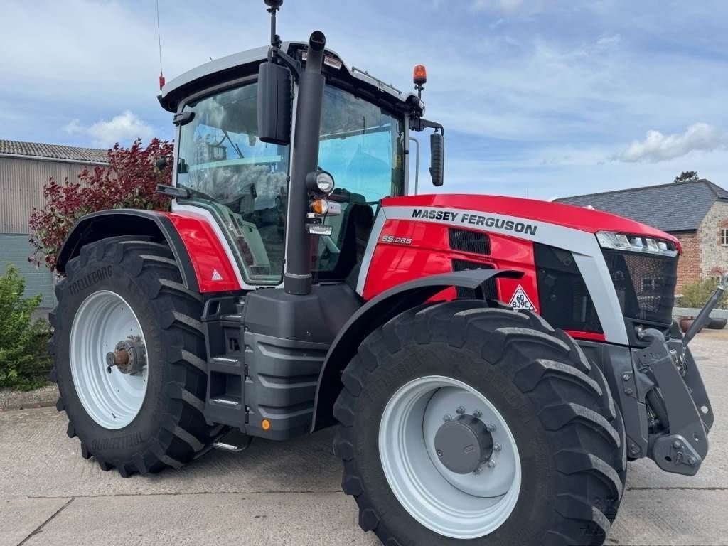 E-FARM: Massey Ferguson 8S.265 Exclusive - Traktor - id HXQL7DE - Baujahr: 2024 - Abgelesene Motorstunden: 1.211,Vereinigtes Königreich